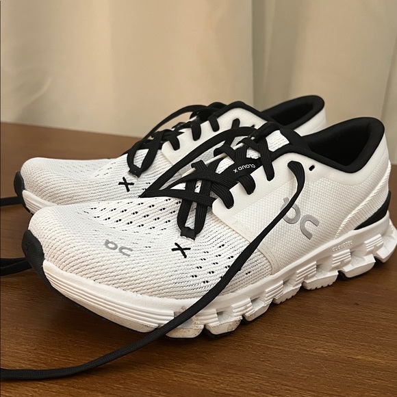 On Cloud X 4 Sneaker White/Black, 7 - Picture 6 of 12